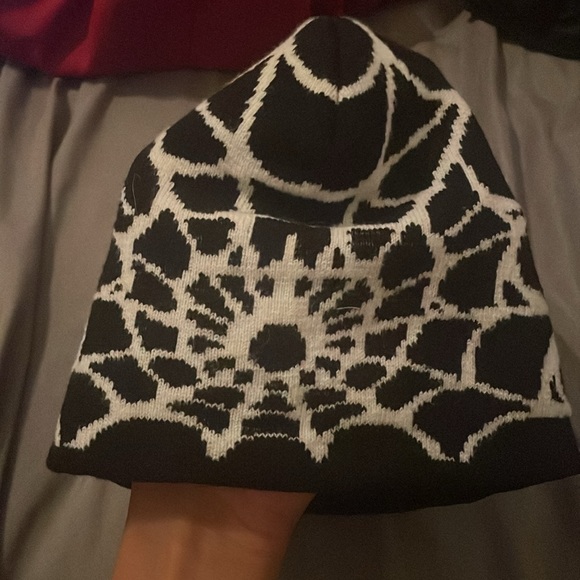 This is a black and white beanie spiderwebs this is comfortable and warm - Picture 3 of 4